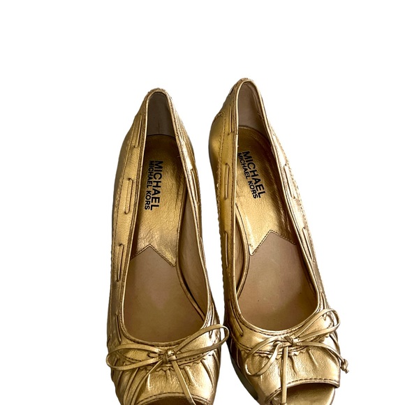 Michael Kors, gold heels 7M - Picture 4 of 5